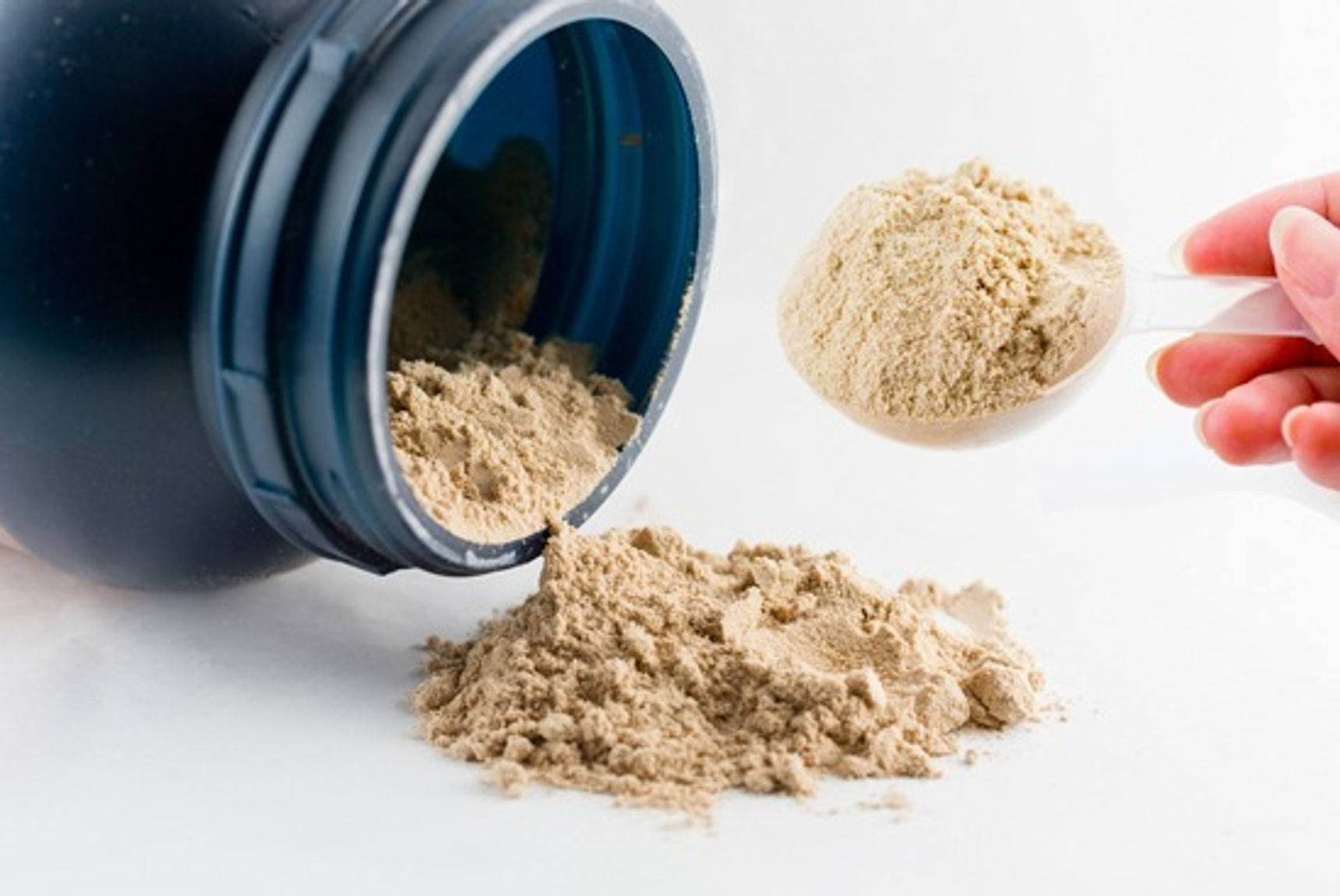 Scoop of instant amino acid powder for sports nutrition formulation